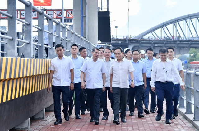 Thủ tướng thị sát, chỉ đạo tháng 12 phải xong dự án chống ngập 10.000 tỉ- Ảnh 1.