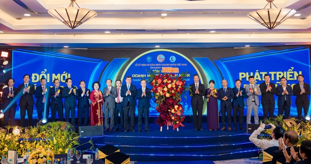 TP.HCM công nhận 100 doanh nghiệp, 96 doanh nhân tiêu biểu năm 2026- Ảnh 1.