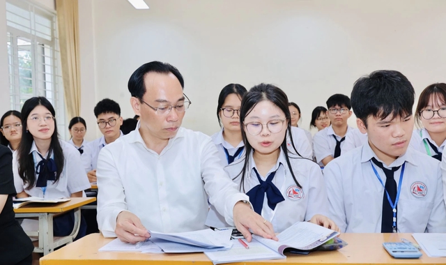 Bộ trưởng GD-ĐT: Mục tiêu của trường chuyên không chỉ để đoạt giải- Ảnh 1.