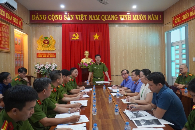Bắt 11 đối tượng làm phim bạo lực đăng mạng xã hội để câu like, câu view - Ảnh 1.