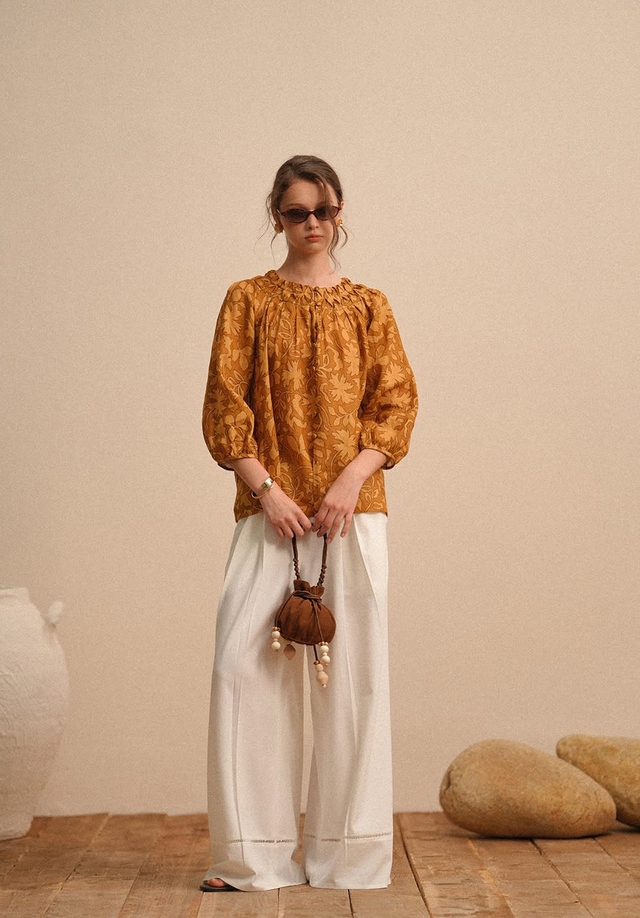 5 kiểu áo blouse nữ tính để nàng làm mới phong cách công sở- Ảnh 2.