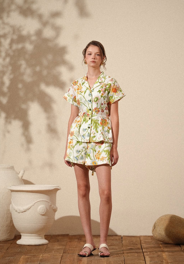 5 kiểu áo blouse nữ tính để nàng làm mới phong cách công sở- Ảnh 7.