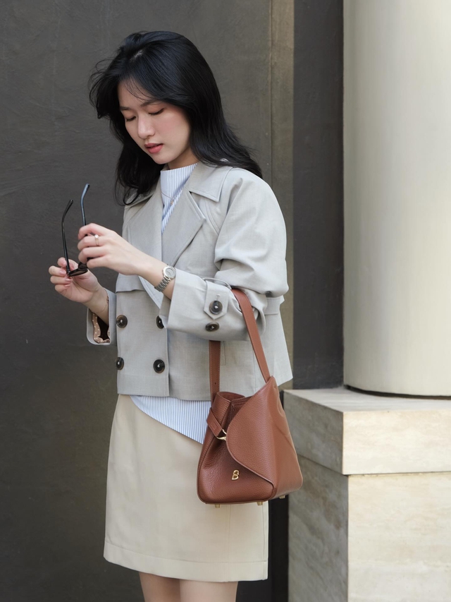 Khi chân váy ngắn trở thành điểm nhấn của tủ đồ hiện đại - Ảnh 4.