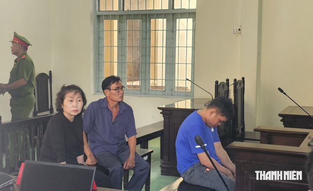 Vụ nữ sinh Vĩnh Long tử vong: An ninh siết chặt tại phi&ecirc;n t&ograve;a lần 3 s&aacute;ng nay - Ảnh 1.