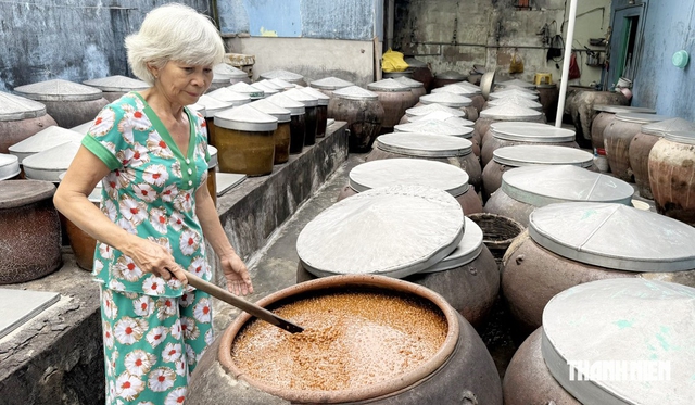 B&iacute; quyết lưu truyền nghề l&agrave;m tương hơn một thế kỷ - Ảnh 3.