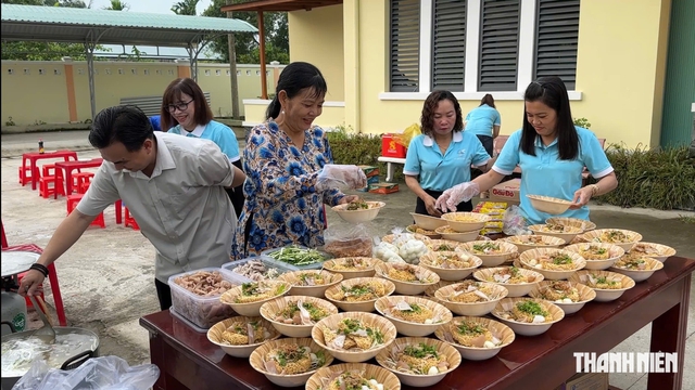 Chuyện những tô mì 2.000 đồng- Ảnh 2.