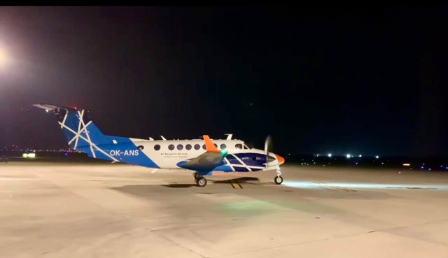 Hình ảnh bay hiệu chuẩn tại sân bay Long Thành giữa trời đêm- Ảnh 1.