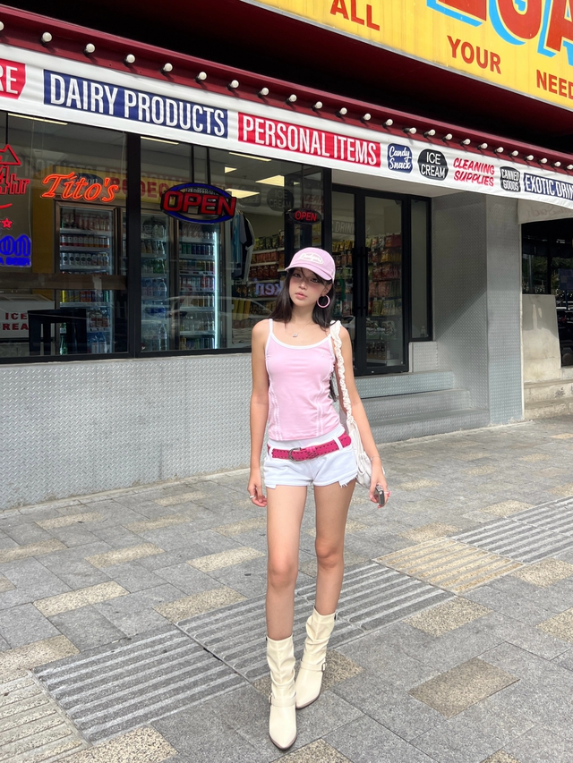 Vẻ đẹp kh&ocirc;ng tuổi từ những thiết kế khuy&ecirc;n tai tr&ograve;n thanh lịch   - Ảnh 3.