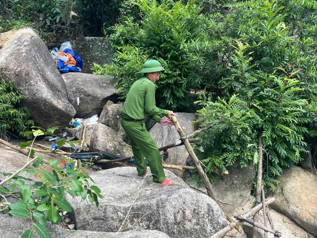 Thực hư tin đồn 'nước thánh' chữa bệnh ở hồ Đá Xẻ- Ảnh 5.