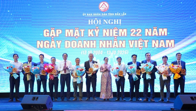 PC Đắk Lắk được vinh danh trong Top 50 Doanh nghiệp tiêu biểu của tỉnh - Ảnh 1.