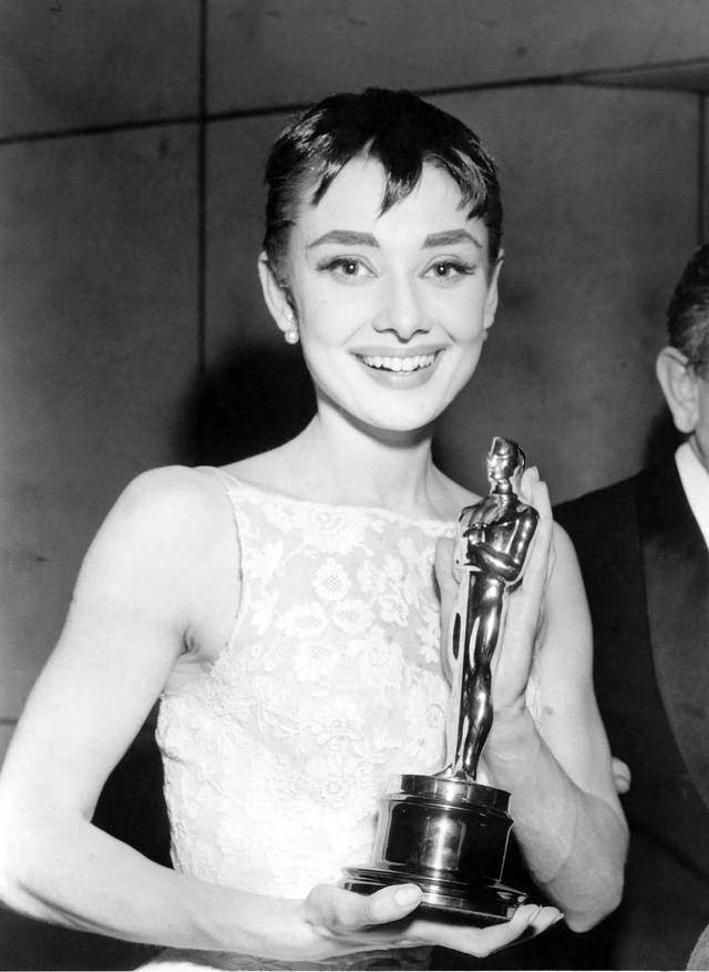 Cuộc đời minh tinh Audrey Hepburn thay đổi hoàn toàn sau khi đóng bộ phim này - Ảnh 1.