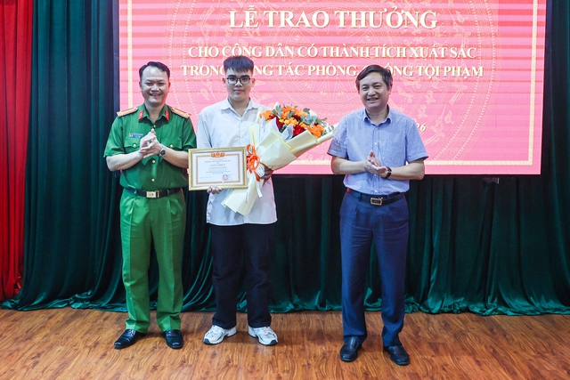 Khen thưởng nam sinh lớp 12 quật ngã 2 kẻ trộm chó - Ảnh 2.