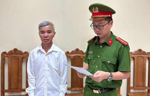 Tự ý bán trụ sở công, cựu chủ tịch xã bị khởi tố- Ảnh 1.