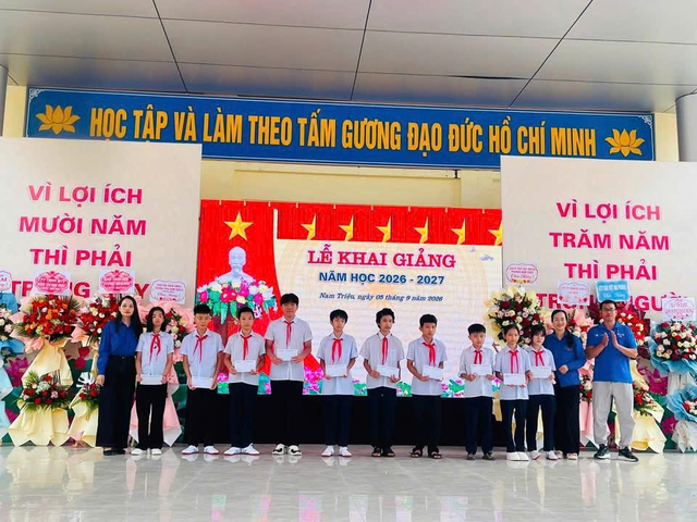 C&aacute;c đơn vị trong EVNGENCO2 chung tay tiếp sức học sinh đến trường - Ảnh 1.