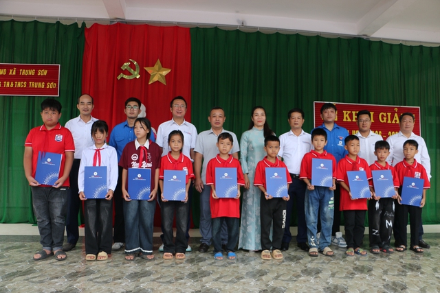 C&aacute;c đơn vị trong EVNGENCO2 chung tay tiếp sức học sinh đến trường - Ảnh 3.