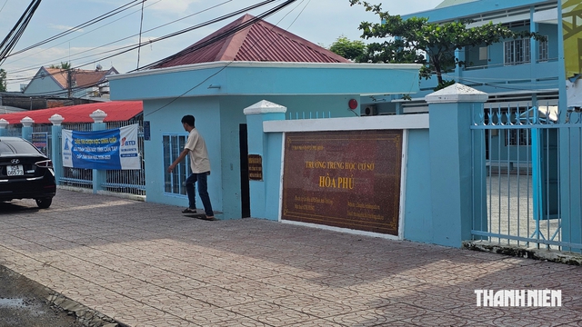 Nguy&ecirc;n hiệu trưởng, ph&oacute; hiệu trưởng bị kỷ luật v&igrave; để sai s&oacute;t đề 3 khối lớp- Ảnh 1.