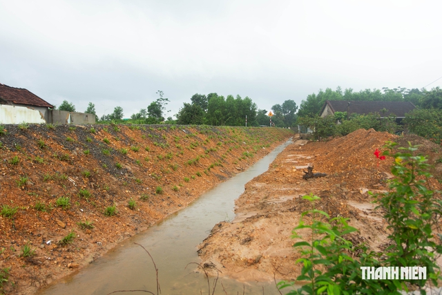 Sống khổ b&ecirc;n cao tốc ở Quảng Trị: 'Trước đ&acirc;y chưa bao giờ ngập như thế!'- Ảnh 6.