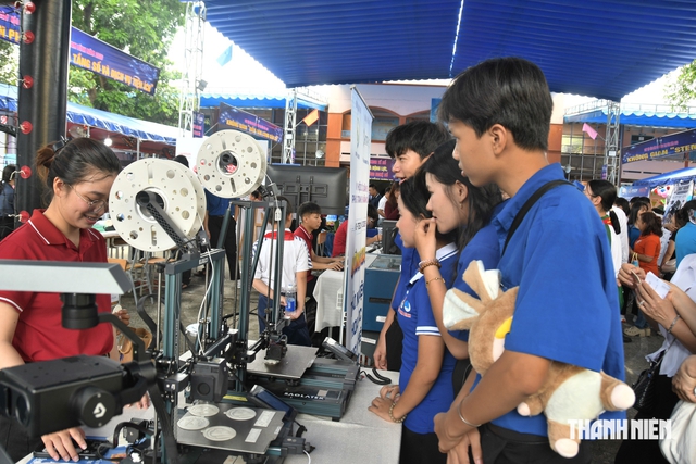 Thanh niên không chỉ tìm kiếm việc làm cho bản thân mà còn phải làm điều này - Ảnh 2.