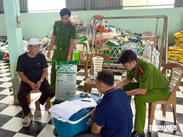 Công an Cà Mau bắt bị can sản xuất và bán 52,5 tấn phân bón giả- Ảnh 1.