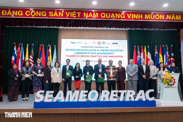 Thời AI, sinh viên ‘kẹt’ giữa mong muốn của nhà trường và đòi hỏi từ thị trường - Ảnh 4.