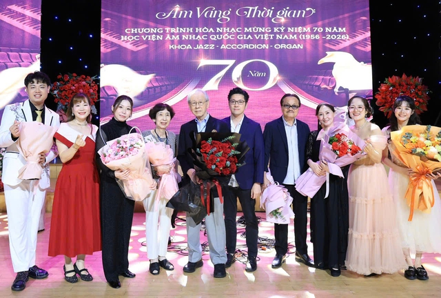 '&Acirc;m vang thời gian': Cuộc gặp gỡ giữa &acirc;m nhạc Việt Nam v&agrave; thế giới - Ảnh 1.