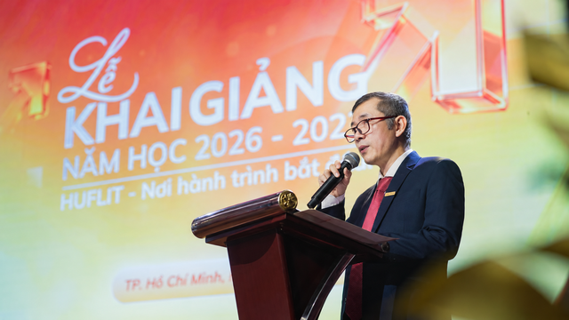 Thầy hiệu trưởng khuyên tân sinh viên tích lũy giá trị, ứng dụng AI có trách nhiệm - Ảnh 1.