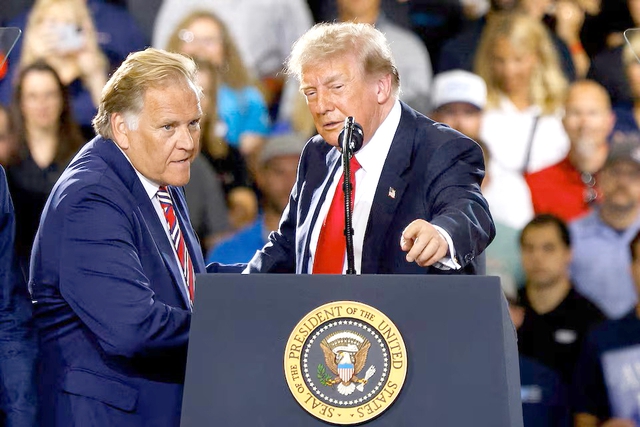Tổng thống Trump đang bị &ldquo;đồng minh th&aacute;o chạy&rdquo; ? - Ảnh 1.