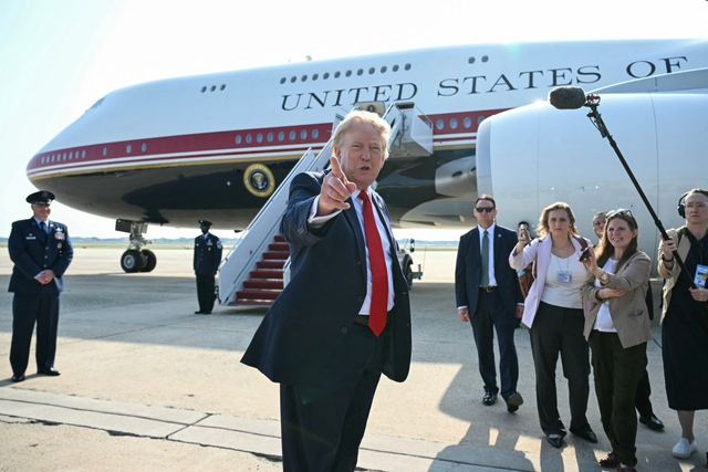 &Ocirc;ng Trump: Chỉ 'hỏi mượn' chuy&ecirc;n cơ nhưng Qatar tặng lu&ocirc;n - Ảnh 1.