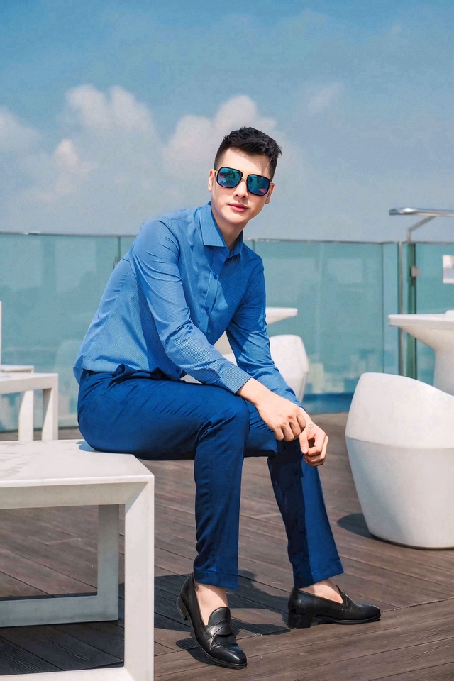 Nam người mẫu công khai chuyển giới, tiết lộ muốn thi nhan sắc ở tuổi 44 - Ảnh 1.