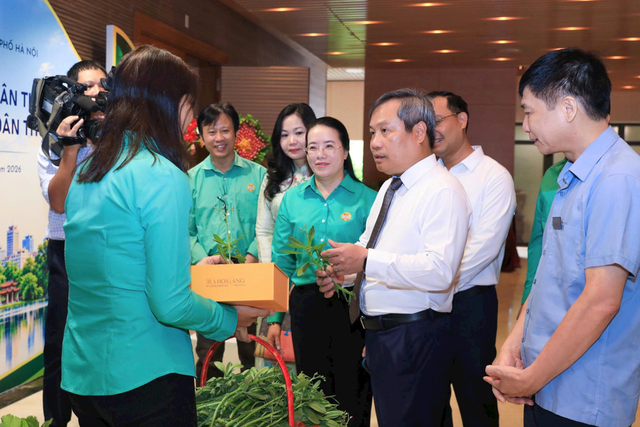 Hà Nội yêu cầu gắn thu hồi đất với chuyển đổi nghề, bảo đảm sinh kế - Ảnh 1.