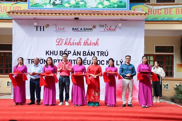 Căn bếp mới và niềm vui của người giữ lửa nơi vùng biên - Ảnh 3.