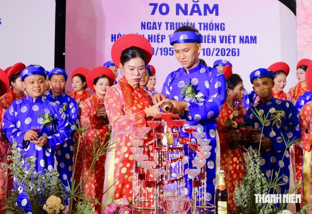 Từng nghĩ cả đời không được mặc áo cưới, nay nhiều cặp đôi vỡ òa hạnh phúc - Ảnh 6.