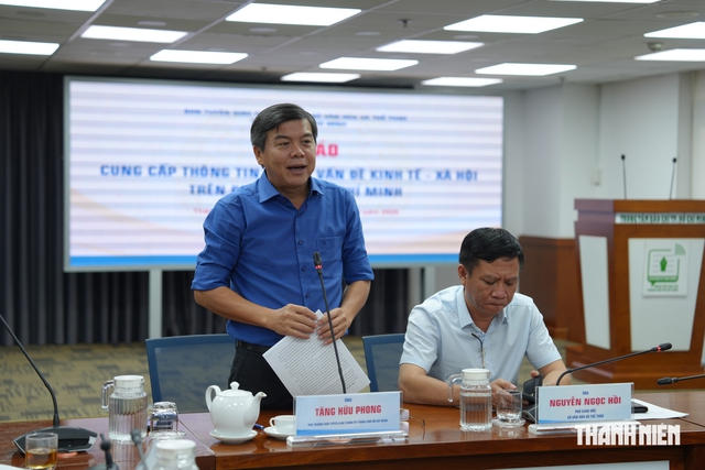 Nút giao 4 tầng ở khu đông TP.HCM hư hỏng mặt đường, gây tiếng ồn lớn - Ảnh 1.