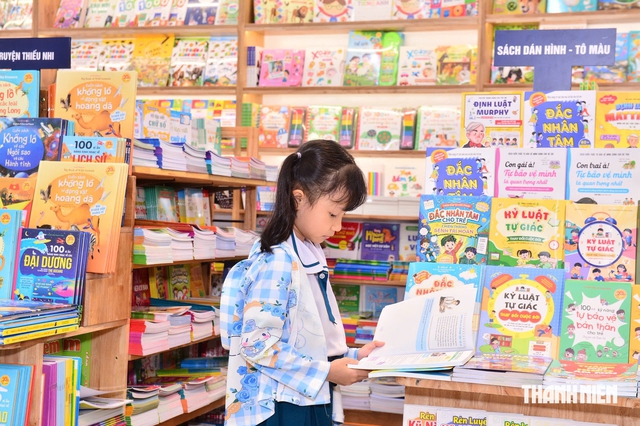 Nhà sách hiện đại đầu tư 13 tỉ đồng khai trương tại Cà Mau - Ảnh 3.