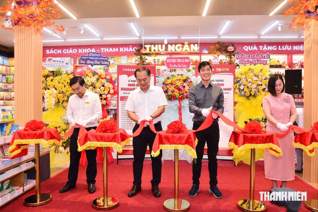 Nhà sách hiện đại đầu tư 13 tỉ đồng khai trương tại Cà Mau - Ảnh 1.