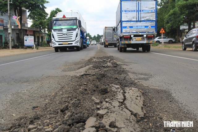 B&aacute;o động quốc lộ xuống cấp- Ảnh 2.