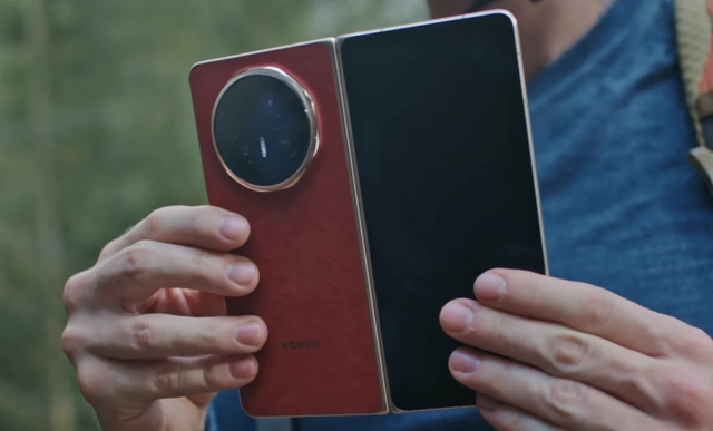 Những smartphone màn hình gập đáng chú ý nhất hiện nay - Ảnh 2.