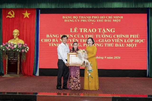 Cô giáo bán vé số ‘gieo mầm cho những ước mơ’ - Ảnh 6.