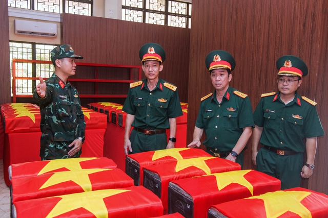 Tấm l&ograve;ng chiến sĩ trẻ với c&aacute;c anh h&ugrave;ng liệt sĩ- Ảnh 7.