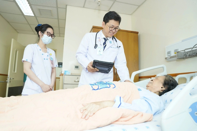 Bác sĩ lưu ý cách xử trí tiêu chảy cấp, nhất là ở người lớn tuổi - Ảnh 1.