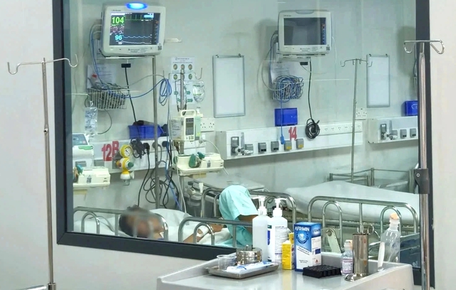 TP.HCM họp khẩn vì 3 học sinh mắc bệnh do não mô cầu, 1 em tử vong- Ảnh 1.