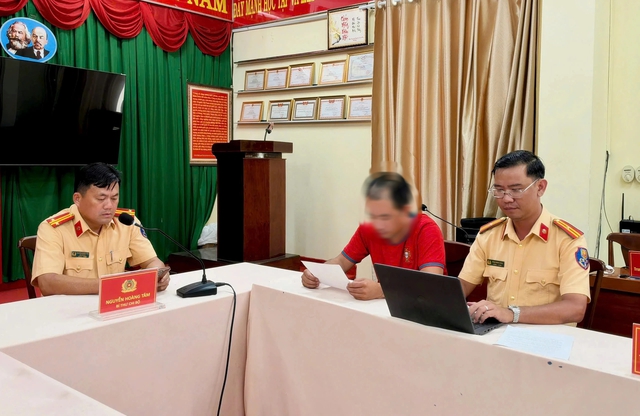Tiếc tiền phạt, tài xế đăng tin sai sự thật về CSGT TP.HCM, bị mời làm việc - Ảnh 1.