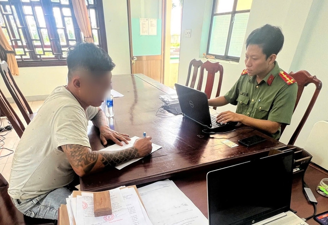 Bị phạt 12,5 triệu đồng vì đăng thông tin sai sự thật, bôi nhọ lực lượng công an- Ảnh 1.
