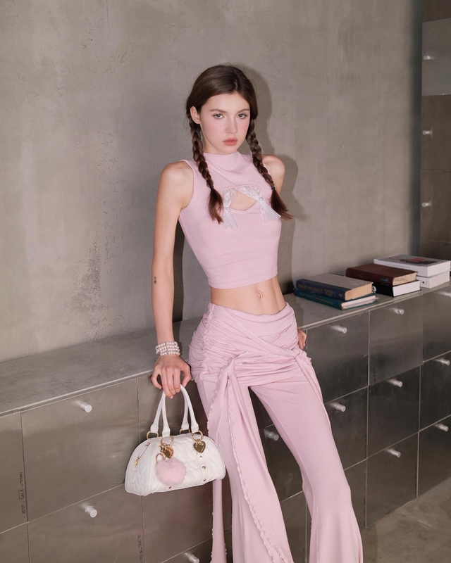 Dịu dàng với trang phục pastel- Ảnh 4.