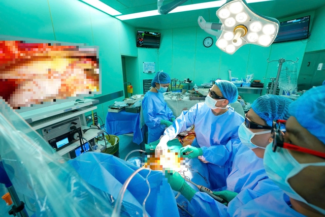 BẢO TỒN VAN TỰ NHIÊN CHO NGƯỜI BỆNH HỞ VAN HAI LÁ NẶNG BẰNG PHẪU THUẬT NỘI SOI - Ảnh 2.