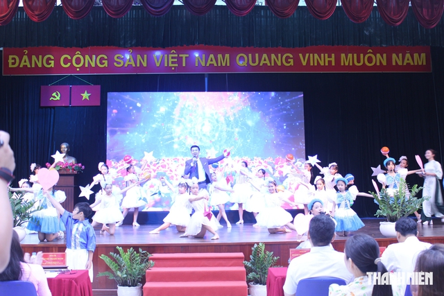 TP.HCM: 'Ki&ecirc;n quyết kh&ocirc;ng n&acirc;ng điểm, l&agrave;m đẹp học bạ' - Ảnh 10.