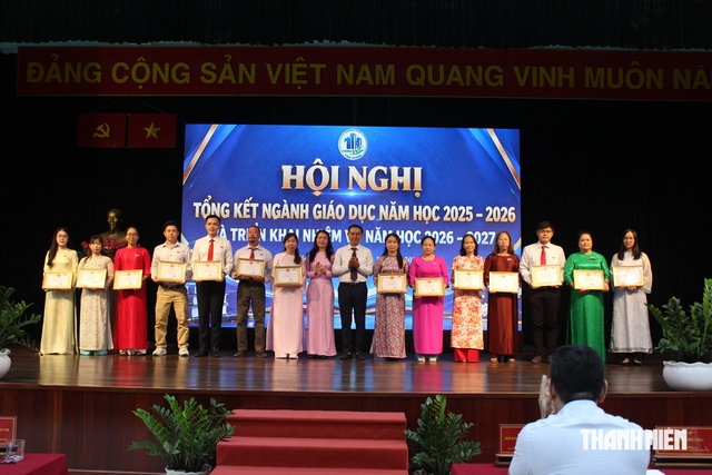 TP.HCM: 'Ki&ecirc;n quyết kh&ocirc;ng n&acirc;ng điểm, l&agrave;m đẹp học bạ' - Ảnh 8.