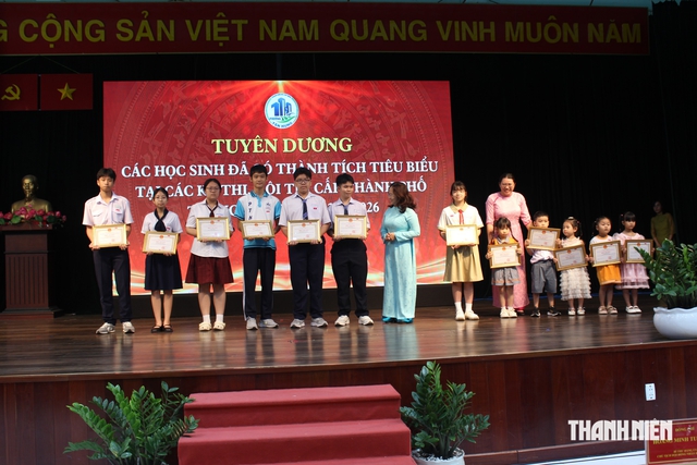 TP.HCM: 'Ki&ecirc;n quyết kh&ocirc;ng n&acirc;ng điểm, l&agrave;m đẹp học bạ' - Ảnh 6.