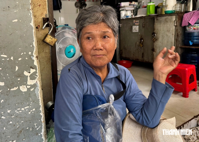 Người nghèo bán vé số dạo ở TP.HCM thành 'con nợ' bi đát- Ảnh 2.