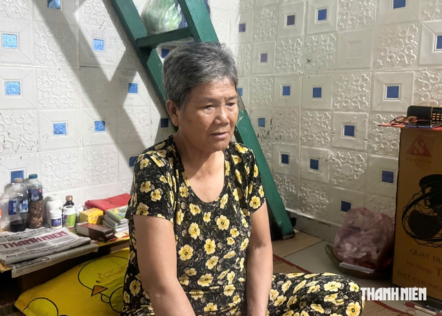 Người nghèo bán vé số dạo ở TP.HCM thành 'con nợ' bi đát- Ảnh 1.
